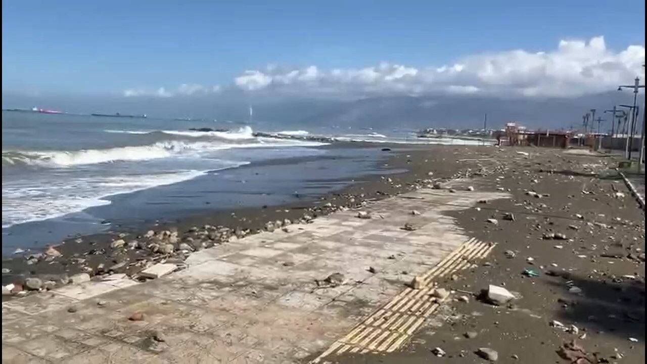 Körfezde Lodos Arsuz Sahilini Vurdu…