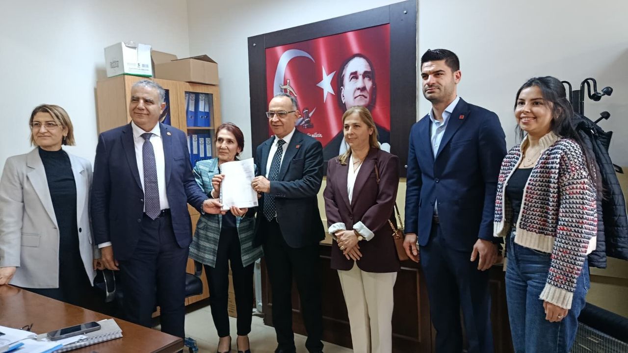 CHP Hatay İl Başkanı Gönenç mazbatasını aldı
