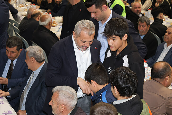 BAŞKAN ÖNTÜRK İFTAR PROGRAMLARINDA GÖNÜLLERİ FETHEDİYOR!