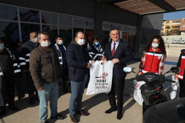 HBB SOĞUK KIŞ GÜNLERİNDE BASIN EMEKÇİLERİNİ UNUTMADI HBB’DEN BASIN EMEKÇİLERİNE ANLAMLI HEDİYE