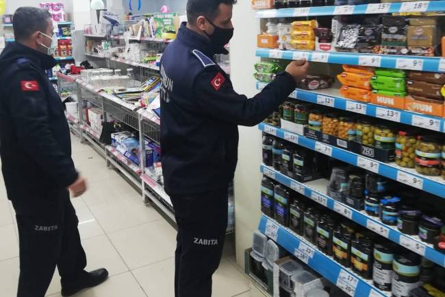 İSKENDERUN BELEDİYESİ ZABITASI KISITLAMA GÜNLERİNDE DE GÖREVDE