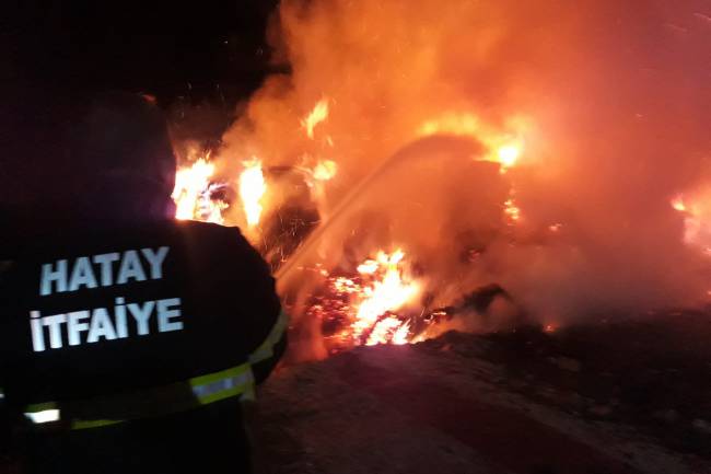 YANGIN 7 SAATLİK ÇALIŞMA SONUCU KONTROL ALTINA ALINDI FABRİKADAKİ YANGINA HBB İTFAİYESİNDEN ANINDA MÜDAHALE