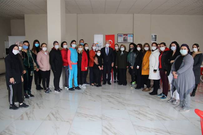 BAŞKAN TOSYALI:KURSLARIMIZ,PANDEMİ KURALLARI ÇERÇEVESİNDE DEVAM EDİYOR