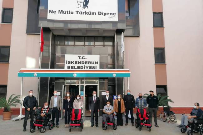 ENGELLER KALKIYOR ,İSKENDERUN BELEDİYESİ İLE YÜZLER GÜLÜYOR