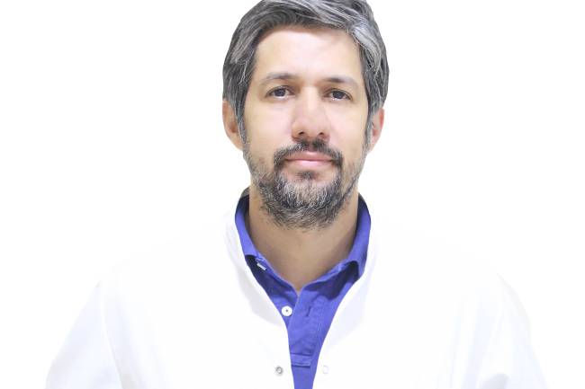 Bebeğiniz yeni yeni yürümeye başladı ve siz bebeğinizin yürüyüşünde bir anormallik  farkettiniz. Bebeğiniz yürürken içe doğru basıyor!