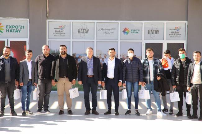 BAŞKAN SAVAŞ ALTINÖZÜLÜ GENÇLER İLE BİR ARAYA GELDİ  LÜTFÜ SAVAŞ ALTINÖZÜLÜ GENÇLERİ DİNLEDİ