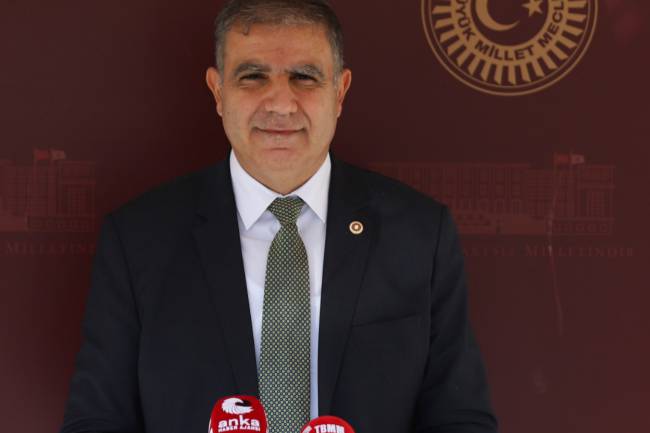 CHP Hatay Milletvekili Mehmet Güzelmansur, binlerce esnafın, firmanın, konaklama tesisisin olduğu, 160 bini aşkın nüfusun yaşadığı Defne'de Halkbank şubesi olmamasının yarattığı eksikliği verdiği soru önergesiyle Meclis gündemine taşıdı.