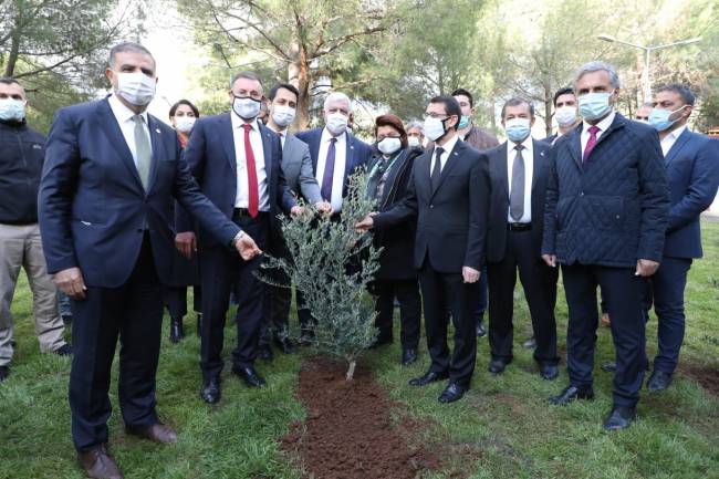 TÜRKSOY MESİRE ALANI ERZİN’DE AÇILDI TÜRKİ CUMHURİYETLERİN BAYRAĞI HATAY'DA GÖNDERE ÇEKİLDİ HBB BAŞKANI SAVAŞ: TÜRKLER BAŞKASININ TARİHİNİ OKUMAKTAN HOŞLANMAZ  ÇÜNKÜ KENDİ TARİHLERİNİ ALTIN HARFLERLE YAZMIŞTIR TÜRK DÜNYASI ÜLKELERİNDEN İŞ BİRLİĞİ MESAJI