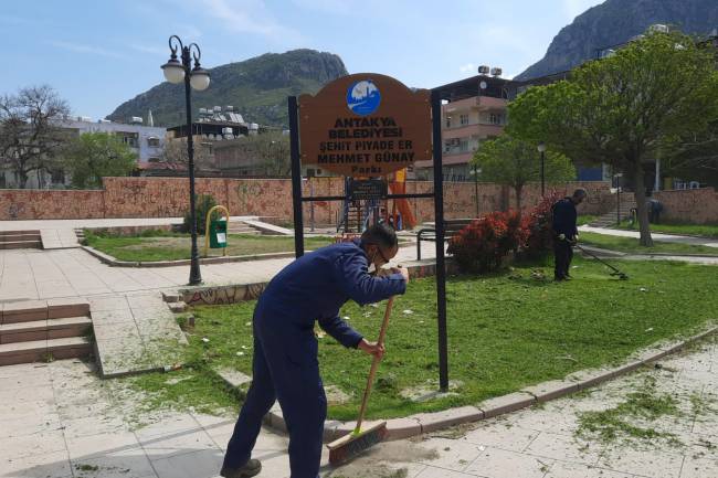 PARK VE YEŞİL ALANLARDA BAKIM VE ONARIM ÇALIŞMALARI DEVAM EDİYOR 