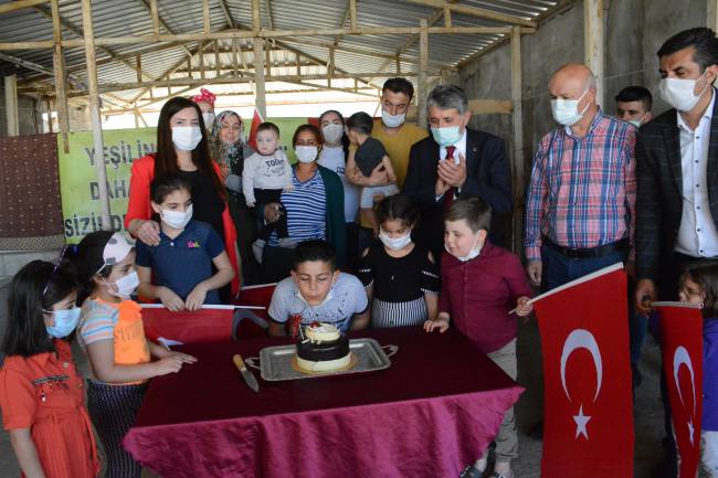 BAŞKAN YAVUZ 23 NİSAN BAYRAMINI ÇOCUKLARLA BİRLİKTE KUTLADI