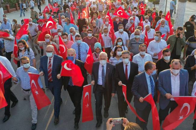 İSKENDERUN’DA MİLLİ BİRLİK YÜRÜYÜŞÜ DÜZENLENDİİ