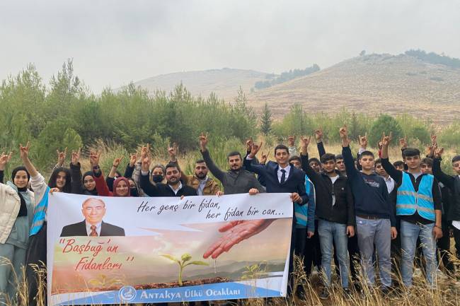 Antakya Ülkü Ocakları Başbuğ Alparslan Türkeş Anısına 104 Fidan Dikti HER GENÇ BİR FİDAN, HER FİDAN BİR CAN!