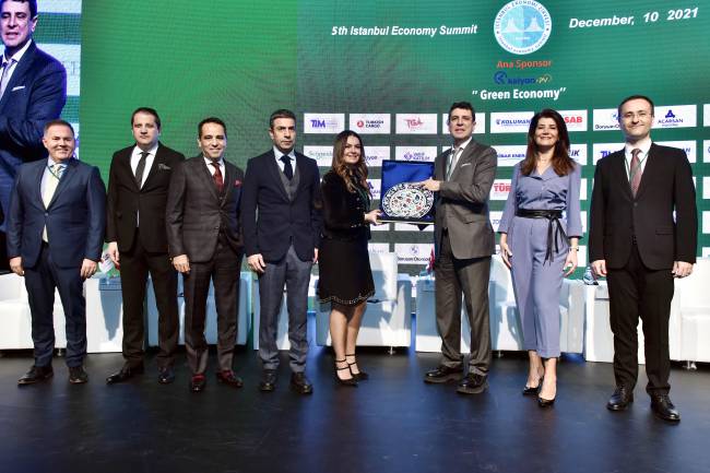 TÜİOSB’YE 'TÜRKİYE'NİN İLK İHRACAT ODAKLI DİJİTAL VE YEŞİL OSB'Sİ ÖDÜLÜ’