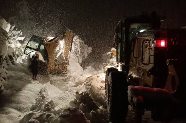 HBB EKİPLERİNDEN İNSANÜSTÜ ÇABA  HBB’DEN 15 İLÇEYE BAŞARILI MÜDAHALE HBB EKİPLERİ 1 HAFTADA 515 VAKAYI BERTARAF ETTİ