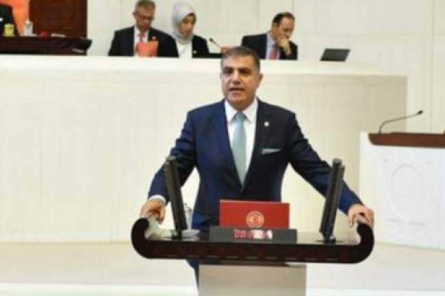 CHP Hatay Milletvekili Mehmet Güzelmansur Antakya Organize Sanayi Bölgesi'ni ziyaret ederek sanayicilerin dertlerini dinledi.