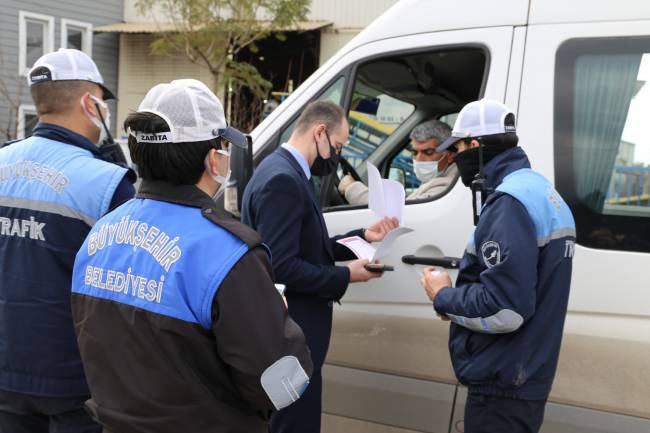 HBB TRAFİK ZABITASINDAN D4 YETKİ BELGELİ ARAÇLARA DENETİM VATANDAŞLARIN SAĞLIĞI İÇİN DENETİMLER SÜRÜYOR