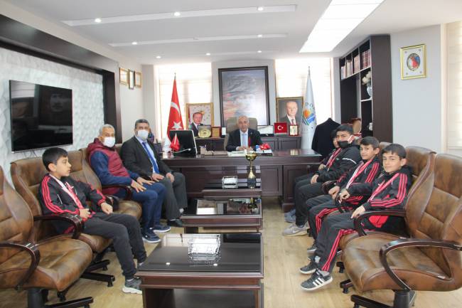 FATİH ORTAOKULU BOCCE TAKIMINDAN BAŞKAN KESKİN’E TEŞEKKÜR ZİYARETİ