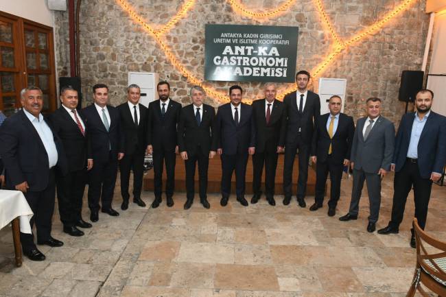 Antakya Belediye Başkanı İzzettin Yılmaz’ın Ev Sahipliğinde;   İLLER BANKASI HEYETİ, BELEDİYE BAŞKANLARI İLE    İFTAR PROGRAMINDA BULUŞTU 