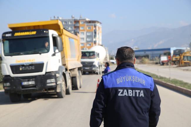 HBB’DEN HAFTA SONU DENETİMİ  ZABITA TOPLU ULAŞIM VE İŞ MAKİNELERİNİ DRONLA TAKİP EDİYOR