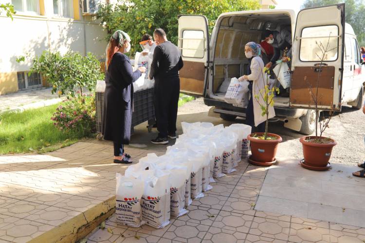 HBB’DEN HATAY HUZUREVİ’NE HİJYEN SETİ HBB’DEN KORONAVİRÜS İLE MÜCADELEDE YAŞLILARA DESTEK