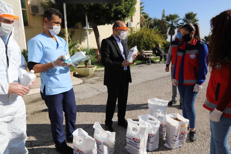 HBB’DEN HATAY HUZUREVİ’NE HİJYEN SETİ HBB’DEN KORONAVİRÜS İLE MÜCADELEDE YAŞLILARA DESTEK