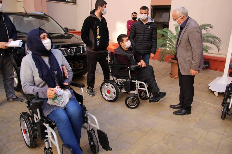 BAŞKAN FATİH TOSYALI:ENGELLİ BİREYLERE  AKÜLÜ TEKERLEKLİ ARAÇ DESTEĞİMİZİ SÜRDÜRÜYORUZ