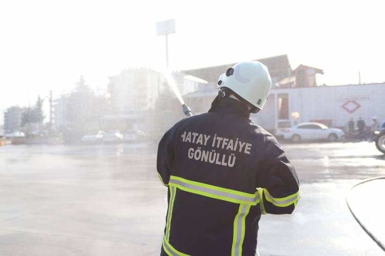 HBB’NİN GÖNÜLLÜ İTFAİYECİLERİ GÖREVE BAŞLADI  BÜYÜKŞEHİR’DEN GÖNÜLLÜ İTFAİYECİLİK ATAĞI