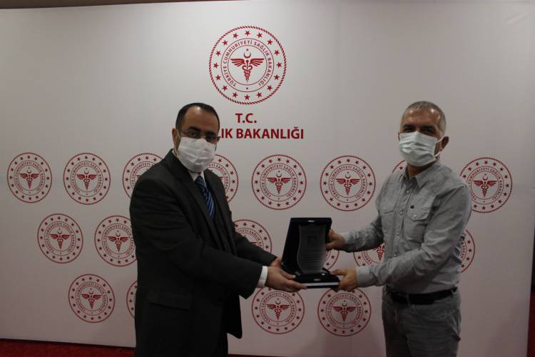 Bebek Dostu Hastanelere Plaket Verildi.