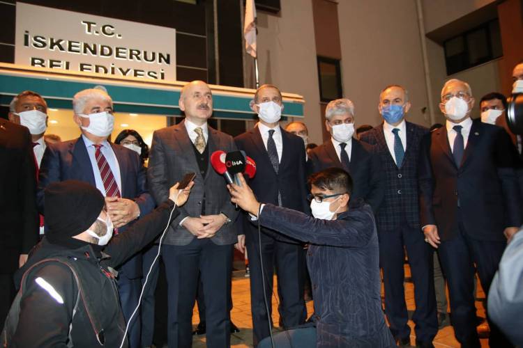 ULAŞTIRMA BAKANI KARAİSMAİLOĞLU’NDAN  BELEDİYE BAŞKANI TOSYALI’YA ZİYARET