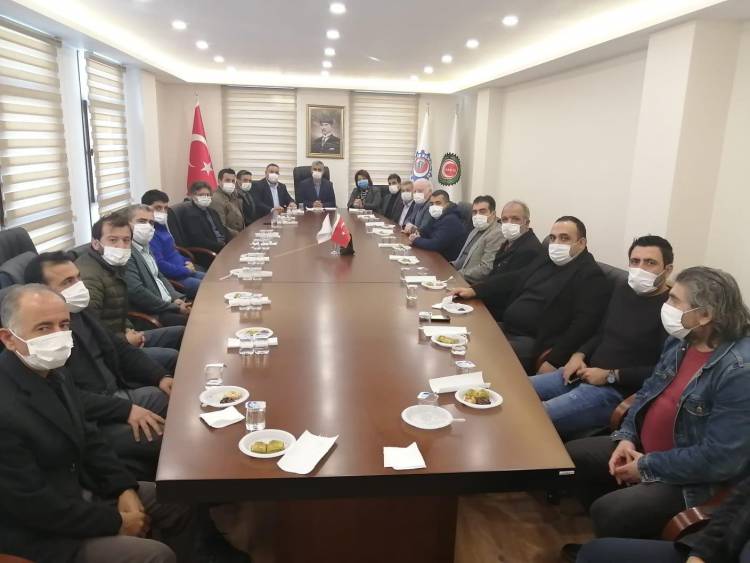CHP Hatay Milletvekili Sayın Suzan Şahin    Özçelik-İş  Sendikası İskenderun Şubesine gelerek  Şube Başkanımız Mehmet Güngör ve Şube Yönetim Kurulu Üyelerimizi ziyaret ettiler. 