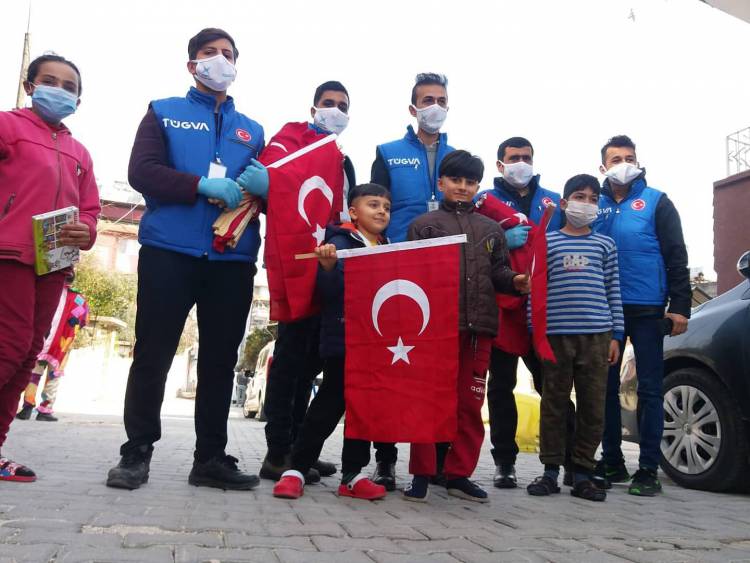 Antakya Belediyesi ve TÜGVA İş Birliği ile   ÇOCUKLARLA KÜÇÜK MUTLULUKLAR PAYLAŞILDI 