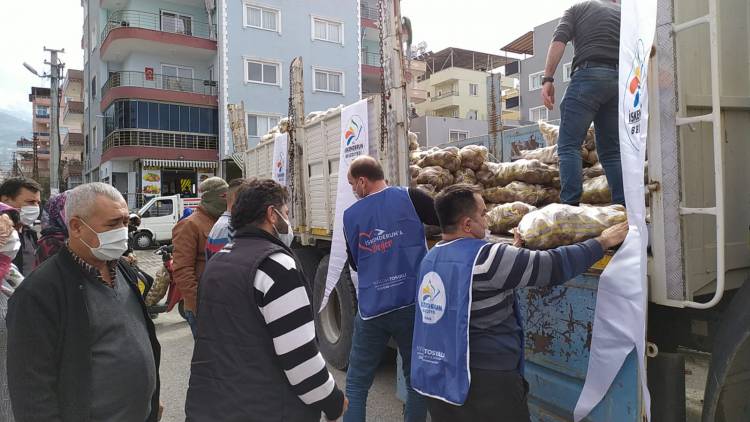 İSKENDERUN BELEDİYESİ İHTİYAÇ SAHİBİ VATANDAŞLARA PATATES  DAĞITIMINA BAŞLADI