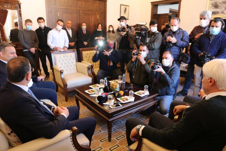 AARON BOUPENDZA KRASNODAR YOLUNDA SAVAŞ: “EN ÇOK PARA VERENİ DEĞİL OYUNCUMUZA EN ÇOK DEĞER VERENİ TERCİH  ETMEK İSTEDİK” ATAKAŞ HATAYSPOR’UN YILDIZ İSMİ BOUPENDZA’YA RUSYA’DAN TEKLİF VAR