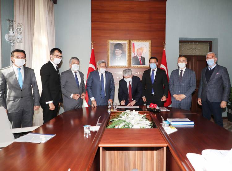 YAVUZ; “ MÜJDE..! AMİK GÖLÜNÜN SON GÖZYAŞI GÖLBAŞI GÖLÜ PROJESİ SÖZLEŞMESİNİ  İMZALADIK. İLÇEMİZE HAYIRLI OLSUN”
