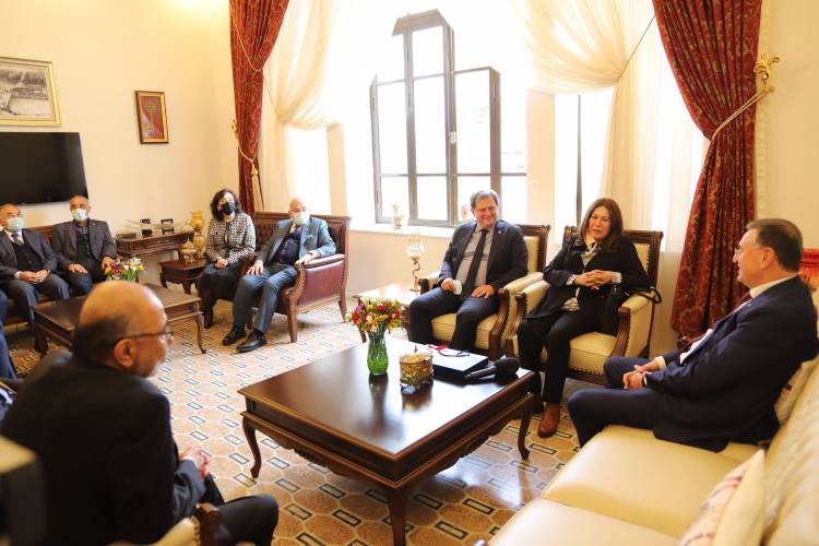 İYİ PARTİ’DEN BAŞKAN SAVAŞ’A ZİYARET İYİ PARTİ GENEL BAŞKAN YARDIMCISI ŞENOL SUNAT VE BERABERİNDEKİ HEYET BAŞKAN SAVAŞ’I ZİYARET ETTİ