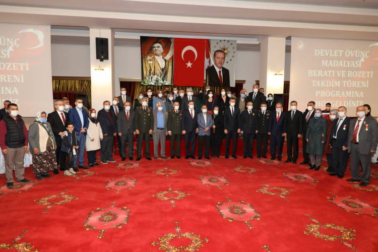 HATAY’DA ŞEHİTLER RAHMET VE MİNNETLE ANILDI  BAŞKAN SAVAŞ KAHRAMAN ŞEHİTLERİ ANTAKYA ŞEHİTLİĞİ’NDE ANDI