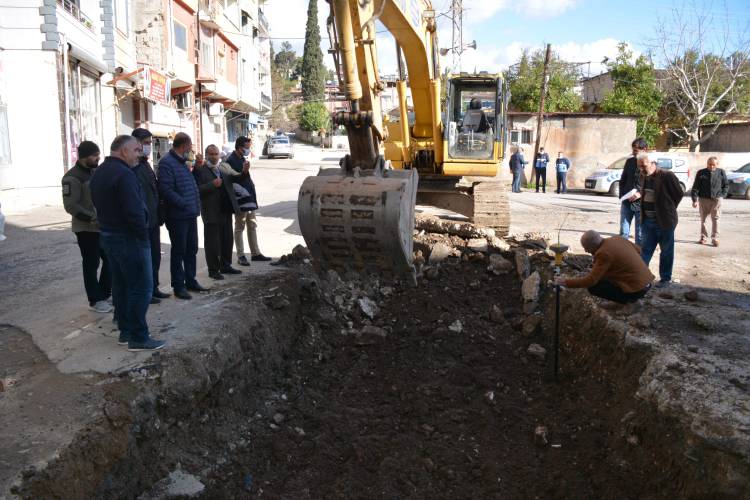 BAŞKAN YAVUZ YENİ SEMT PAZAR YERİNİN TEMEL KAZI ÇALIŞMALARINI BAŞLATTI