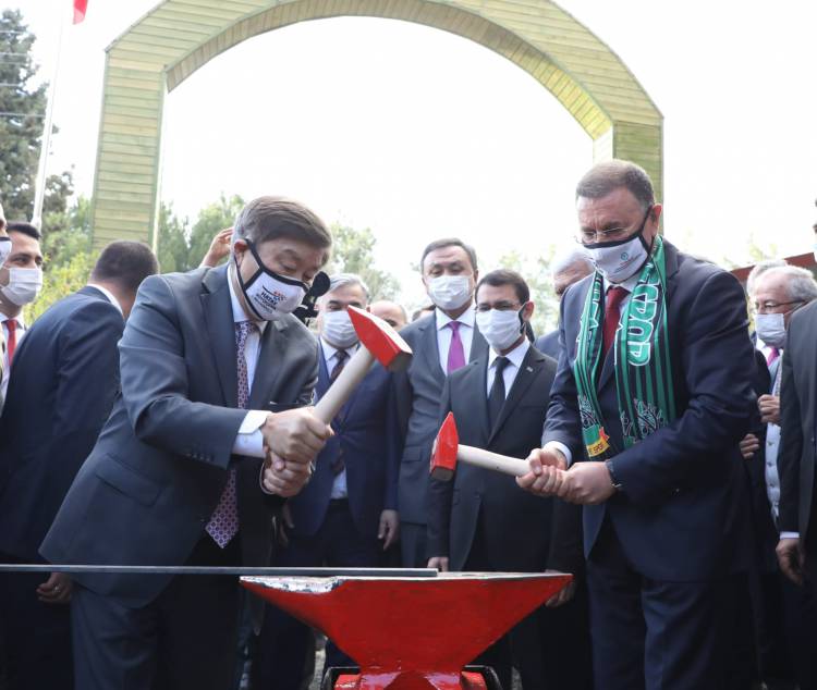 TÜRKSOY MESİRE ALANI ERZİN’DE AÇILDI TÜRKİ CUMHURİYETLERİN BAYRAĞI HATAY'DA GÖNDERE ÇEKİLDİ HBB BAŞKANI SAVAŞ: TÜRKLER BAŞKASININ TARİHİNİ OKUMAKTAN HOŞLANMAZ  ÇÜNKÜ KENDİ TARİHLERİNİ ALTIN HARFLERLE YAZMIŞTIR TÜRK DÜNYASI ÜLKELERİNDEN İŞ BİRLİĞİ MESAJI