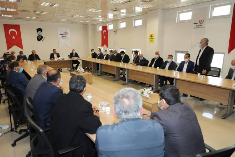 HBB BAŞKANI SAVAŞ YAYLADAĞILI MUHTARLARLA BULUŞTU SAVAŞ: KIRSAL KALKINMA PROJESİNDEKİ AMACIMIZ ÜRETİCİNİN KENDİ TOPRAĞINI  TERK ETMEMESİ