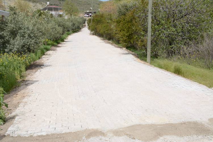 BAŞKAN YAVUZ YAPTIĞI YOLLAR VE HİZMETLERLE TAKDİR TOPLAMAYA DEVAM EDİYOR