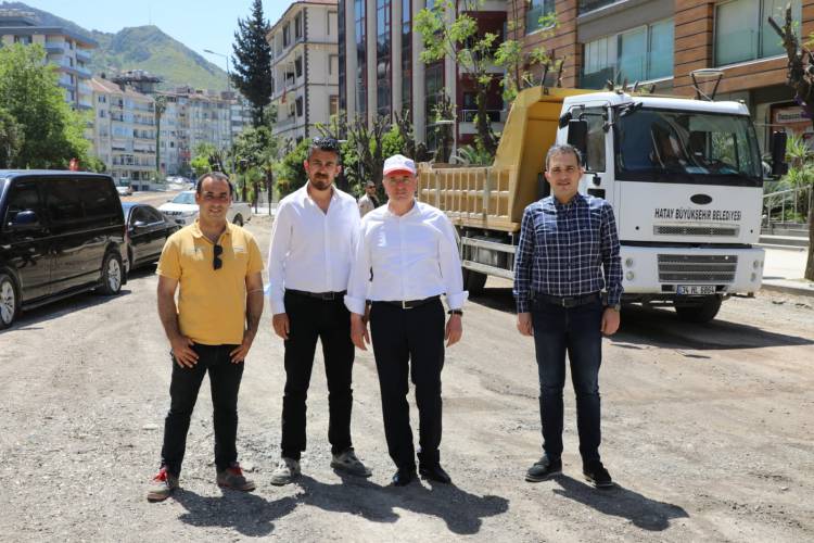 SAVAŞ: HER ŞEY HATAY HALKI İÇİN HBB BAŞKANI SAVAŞ ANTAKYA’DAKİ ÇALIŞMALARI YERİNDE İNCELEDİ HBB ALTYAPISI TAMAMLANAN BÖLGELERİ ASFALTLIYOR