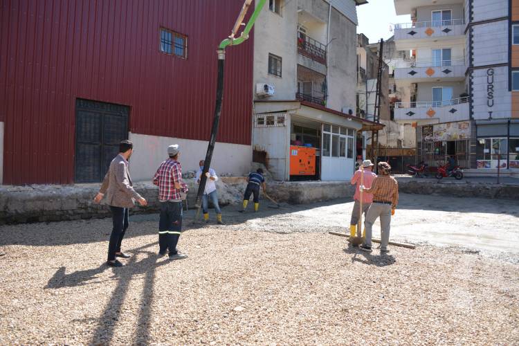 YENİ SEMT PAZARININ İLK BETONU DÖKÜLDÜ