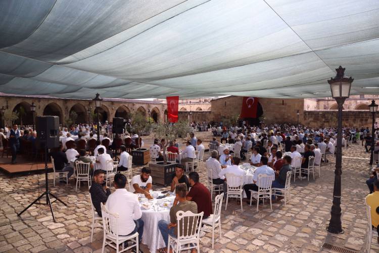 PAYAS BELEDİYE BAŞKAN'I BEKİR ALTAN HUSUMETLİ AİLELERİ BARIŞTIRDI