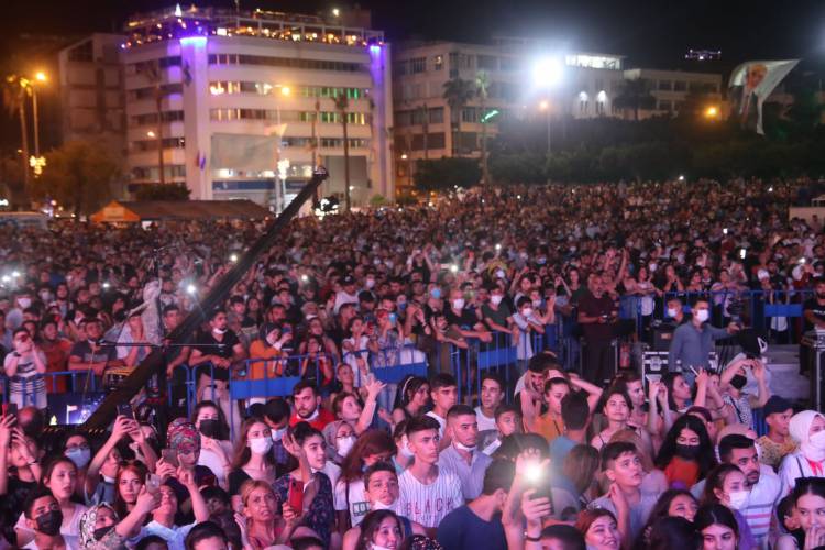 İSKENDERUN’DA FESTİVAL ÇOŞKUSU DEVAM EDİYOR -İSKENDERUN’DA FERHAT GÖÇER VE MUSTAFA CECELİ FETTAH CAN RÜZGÂRI ESTİ