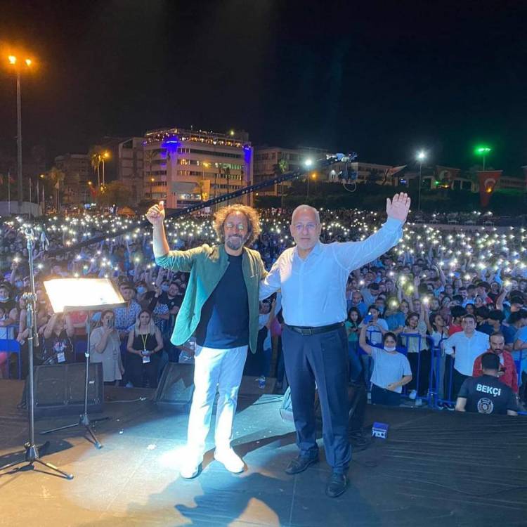 İSKENDERUN’DA FESTİVAL ÇOŞKUSU DEVAM EDİYOR -İSKENDERUN’DA FERHAT GÖÇER VE MUSTAFA CECELİ FETTAH CAN RÜZGÂRI ESTİ