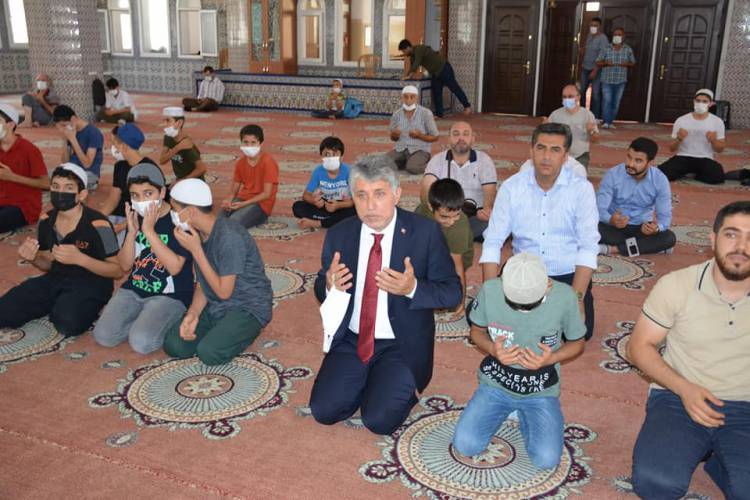 15 TEMMUZ MİLLİ BİRLİK VE DEMOKRASİ GÜNÜNDE ŞEHİTLERİMİZ HATİM VE DUALARLA  YAD EDİLDİ