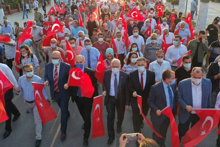 İSKENDERUN’DA MİLLİ BİRLİK YÜRÜYÜŞÜ DÜZENLENDİİ