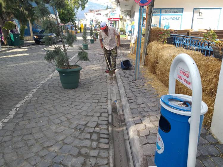 ARSUZ BELEDİYESİ TEMİZLİK EKİPLERİ YOĞUN MESAİ HARCIYOR