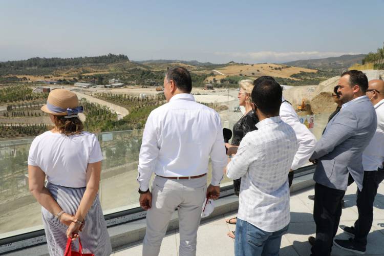 BİRLEŞMİŞ MİLLETLER BÜYÜKELÇİSİ VINTON EXPO ALANINA HAYRAN KALDI EXPO 2021 HATAY ALANLARI MİSAFİRLERİNİ AĞRLAMAYA DEVAM EDİYOR HBB BAŞKANI SAVAŞ: EXPO 2021 HATAY BÖLGEDEKİ BARIŞA KATKI VERECEK