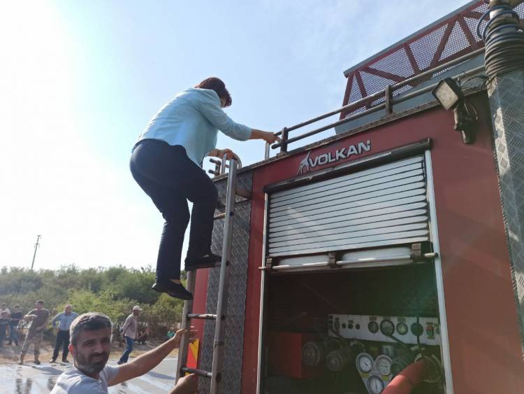 HATAY MİLLETVEKİLİ SUZAN ŞAHİN HATAY DÖRTYOL’DA  ÇIKAN YANGINI YERİNDE İNCELEYEREK AÇIKLAMALARDA  BULUNDU.
